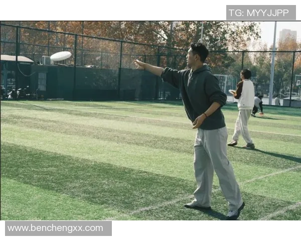 飞盘与梦想交织的旅程:张军的深度对话与人生启示