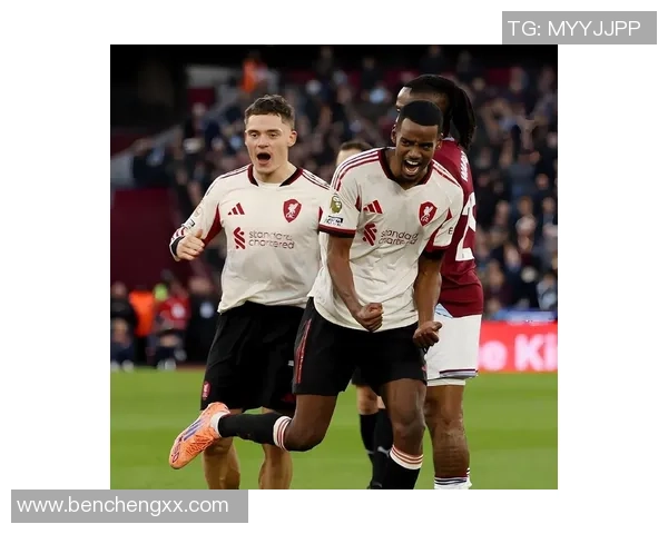 世界杯精彩对决阿森纳与巴萨激战成平局补时进球引爆全场激情