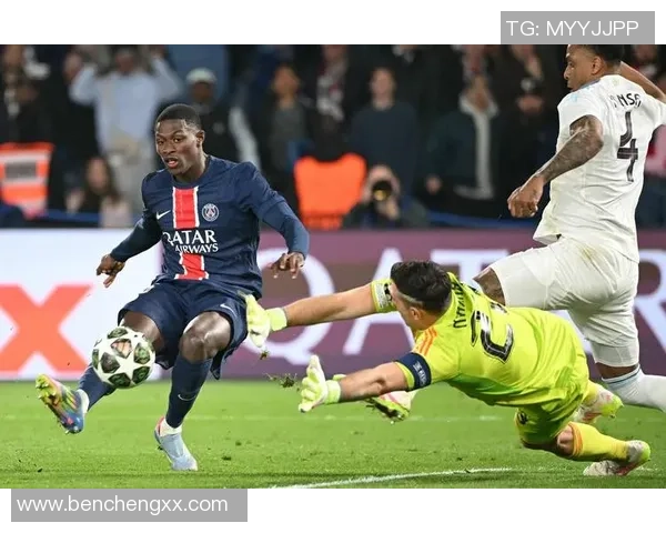 巴萨友谊赛险胜多特蒙德红牌事件引发全场热议与争议